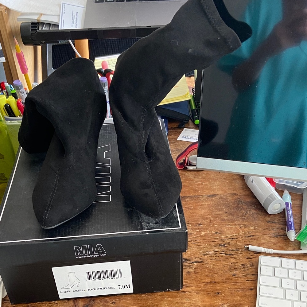 MIA Black pointed Boots 7M NIB